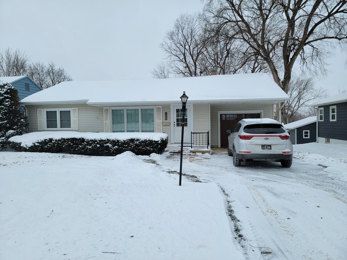 Primary Photo - 821 4th Ave SE