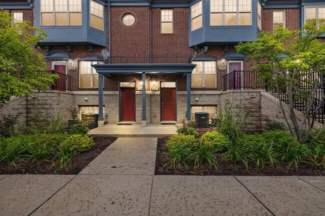 Building Photo - 2452 Woodward Ave
