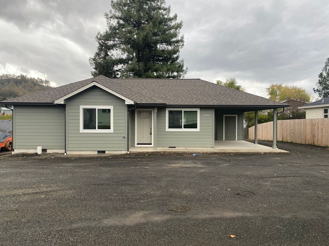Primary Photo - Brand New 2 Bedroom House in Green!