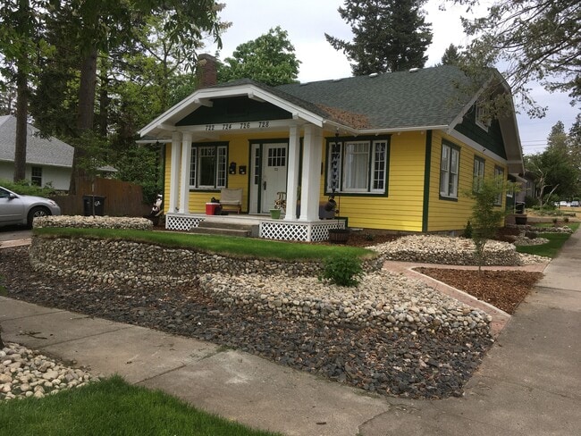 Building Photo - 726 4th St