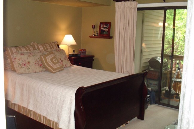 Master Bedroom - 1571 W Pond Dr