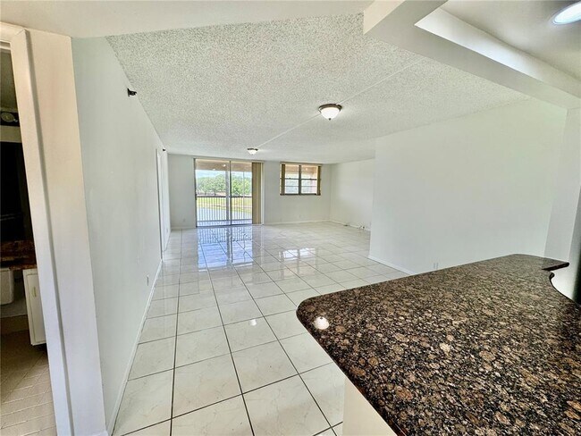 Foto del edificio - 3001 W Rolling Hills Cir