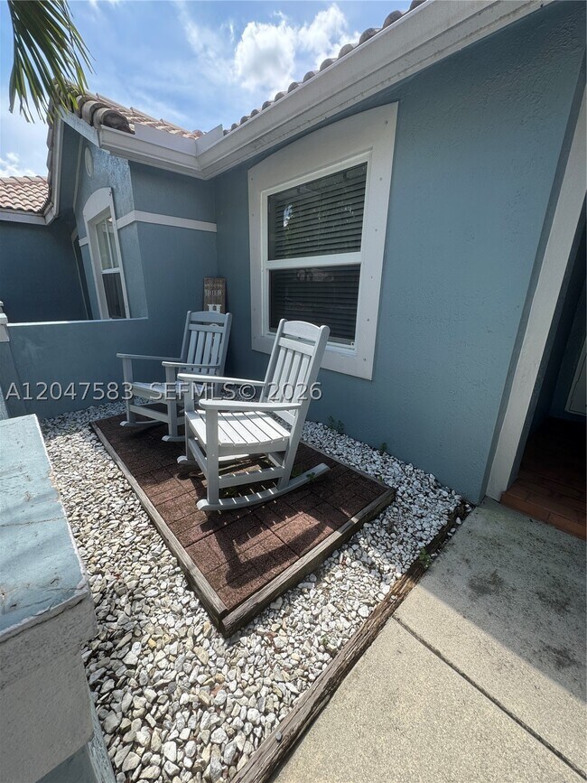 Building Photo - 4152 Pine Ridge Ln