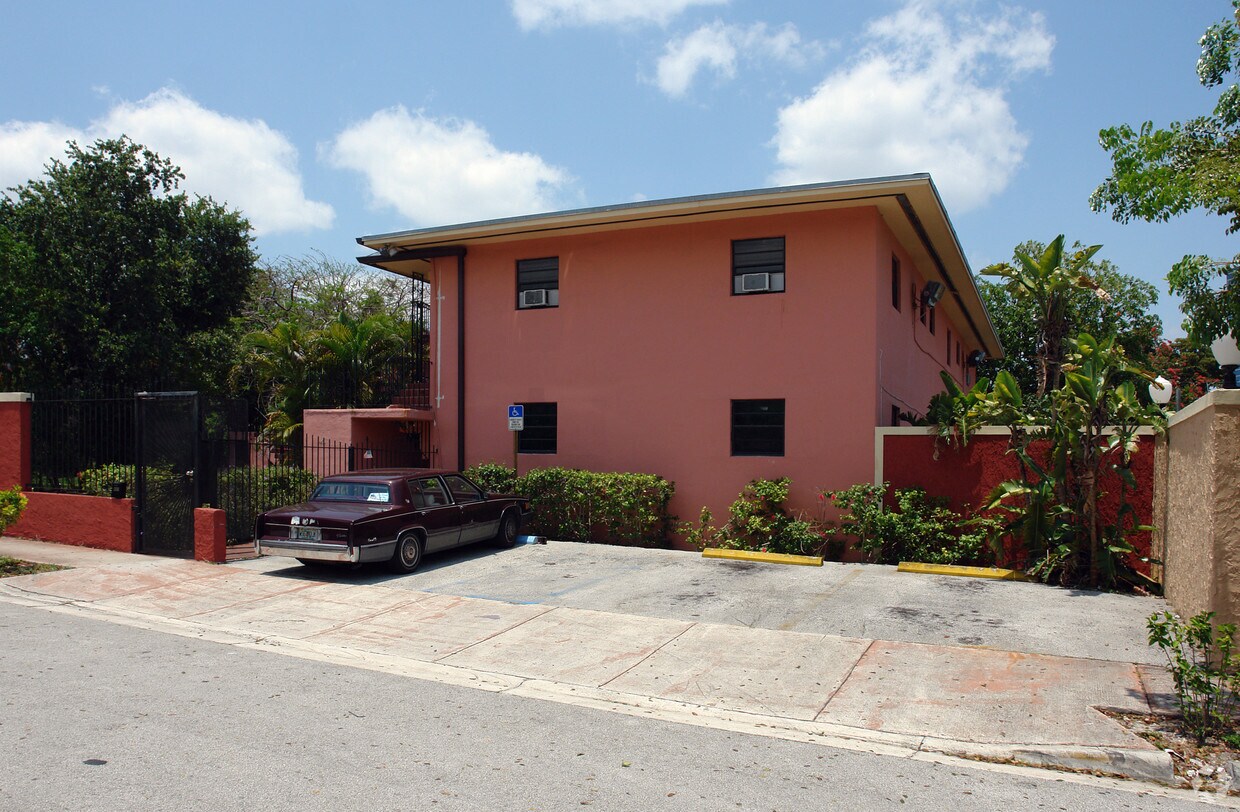 Building Photo - 451 NE 31st St