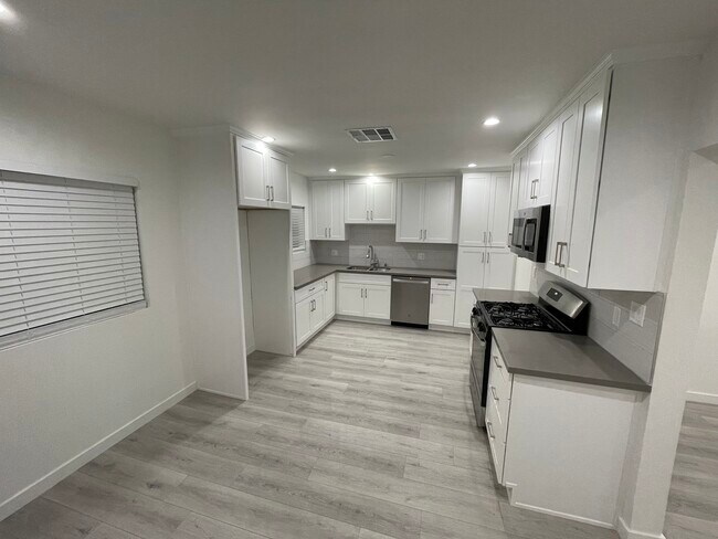 Foto del edificio - 2305 N Naomi St