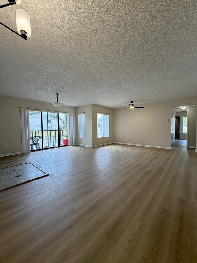 Foto del edificio - 2575 Pine Ridge Way S