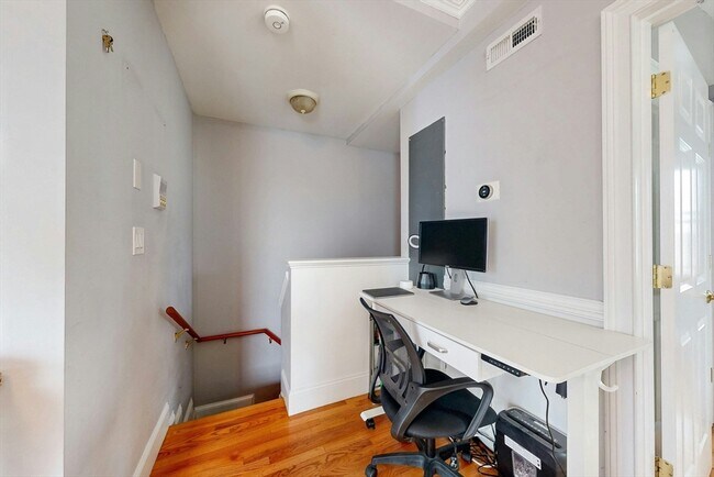 Building Photo - 120 D St