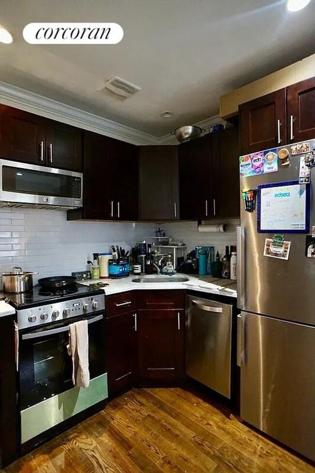 Foto del edificio - 254 W 15th St