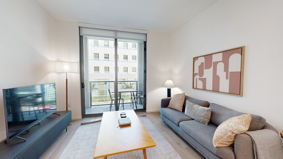 3811 Shipping Ave