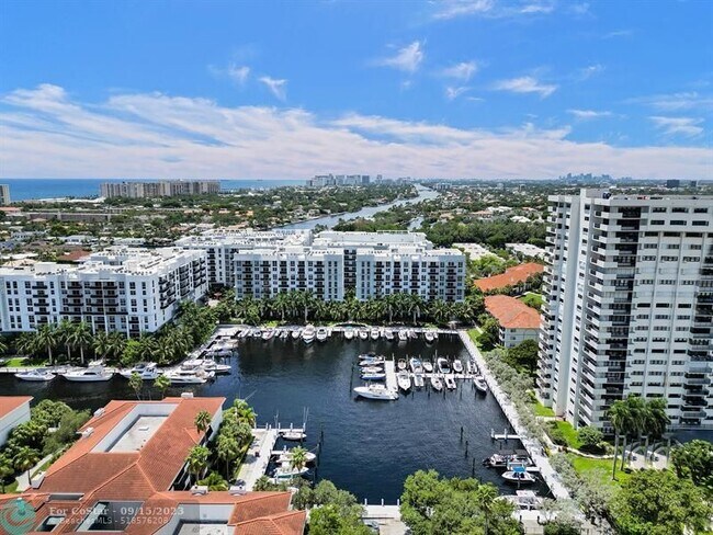 Foto del edificio - 3200 Port Royale Dr N