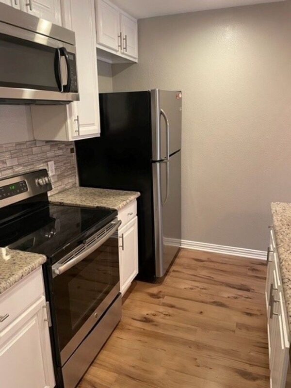 Foto del edificio - 5836 Sandhurst Ln