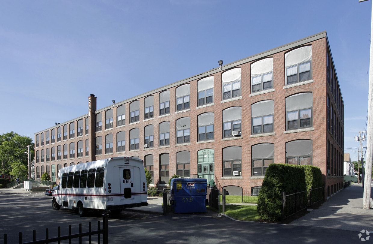 Primary Photo - Villa Excelsior Apartments