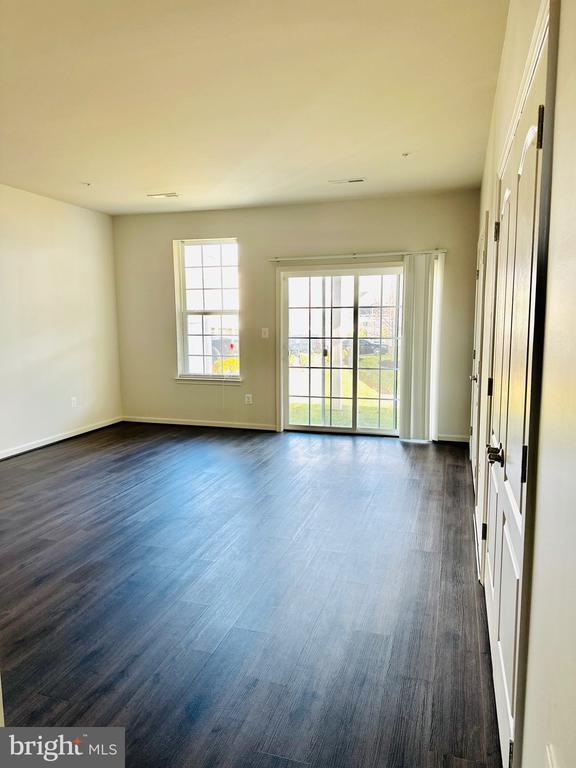 Foto del edificio - 9448 Adelaide Ln