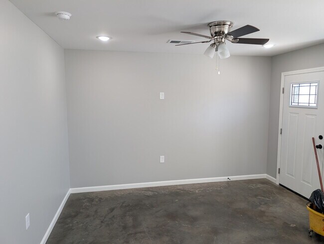 Building Photo - 2058 Ellis St