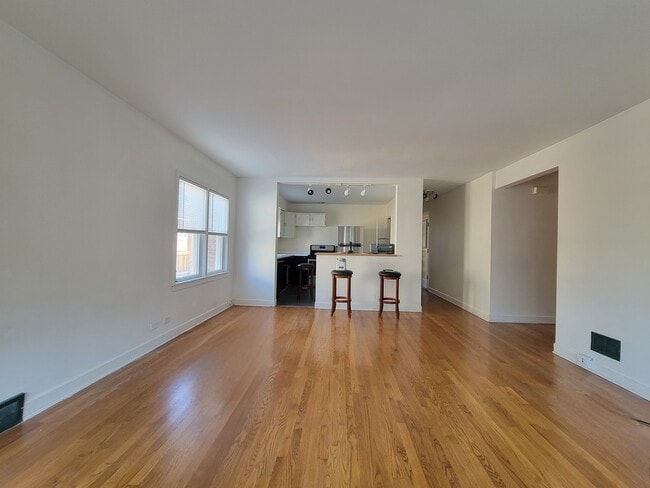 Foto del edificio - 2707 W Berwyn Ave