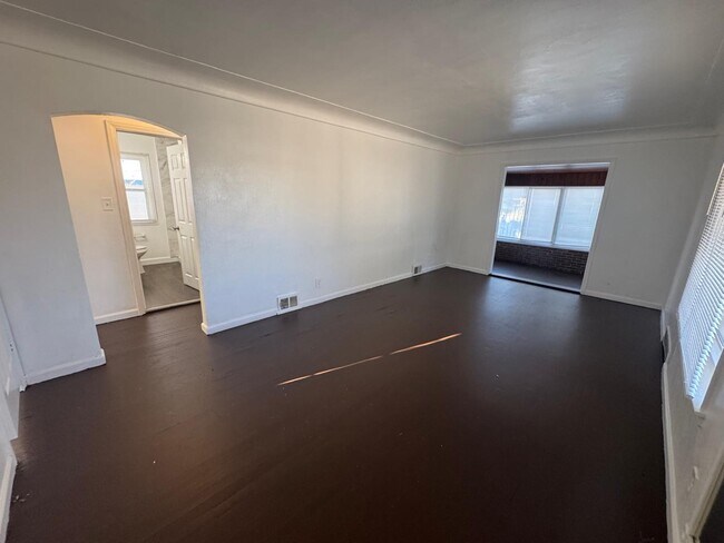 Foto del edificio - 19029 Plainview Ave