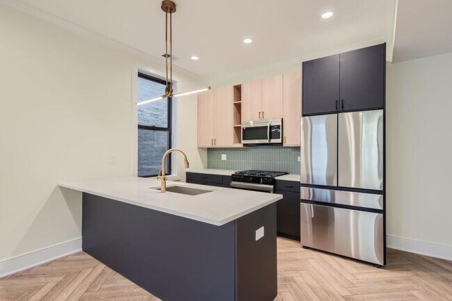 Foto del edificio - 3 bedroom in Chicago IL 60647