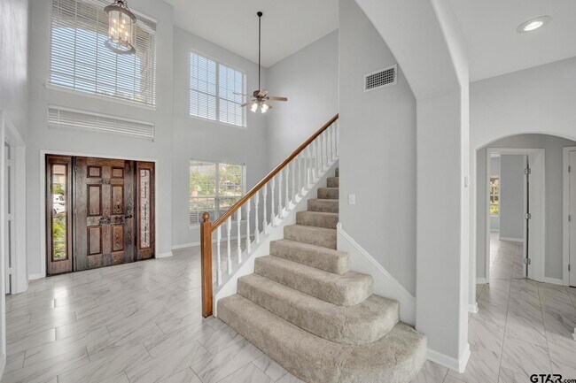 Foto del edificio - 5718 Gloucester Dr
