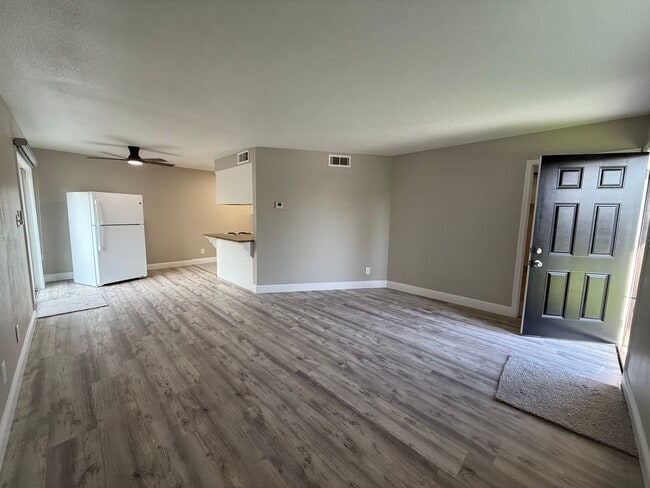 Building Photo - 2 Bedroom 1 Bath for rent!