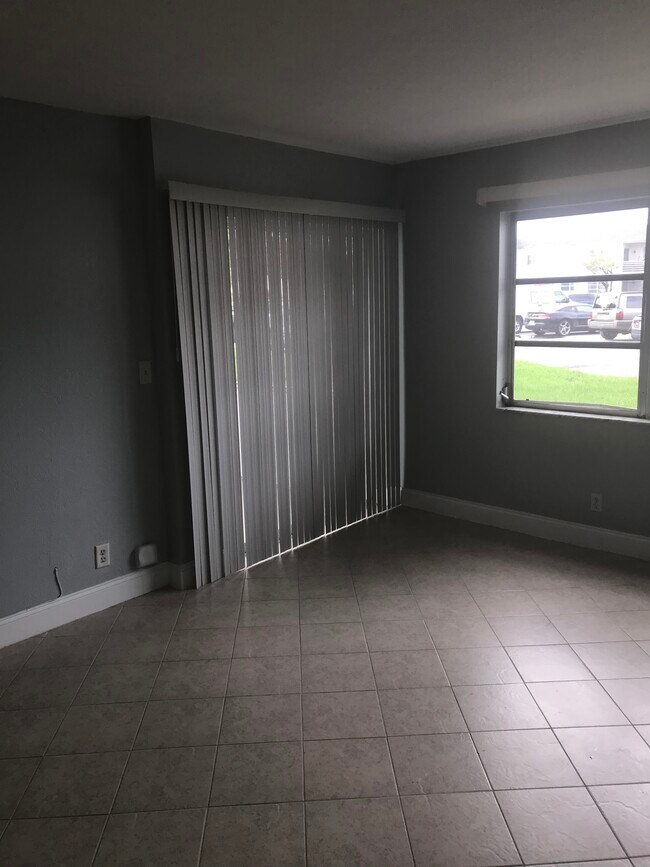 6505 Winfield Blvd Unit 17, Margate, FL 33063 Condo for Rent in