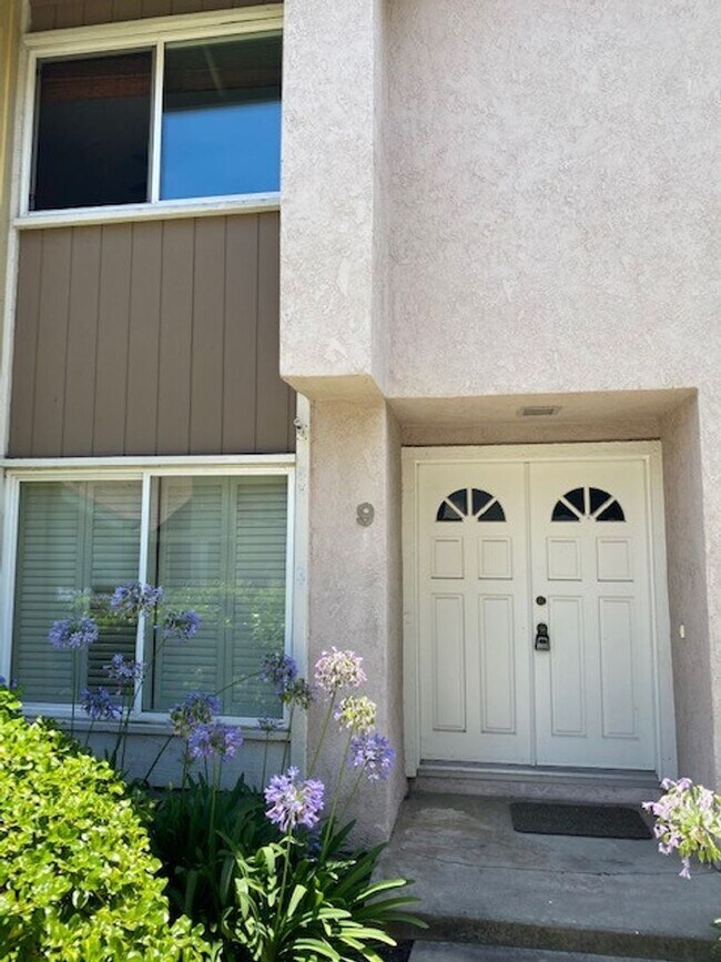 Foto del edificio - **Coming Soon** Modern Irvine Townhome in ...