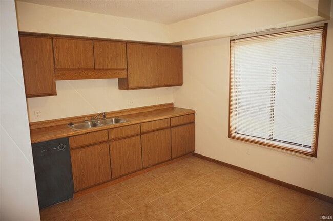 Building Photo - 10525 Oak Valley Rd