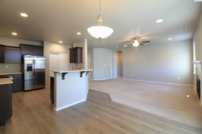 Foto del edificio - 3 Bed/2 Bath West Pasco Rambler