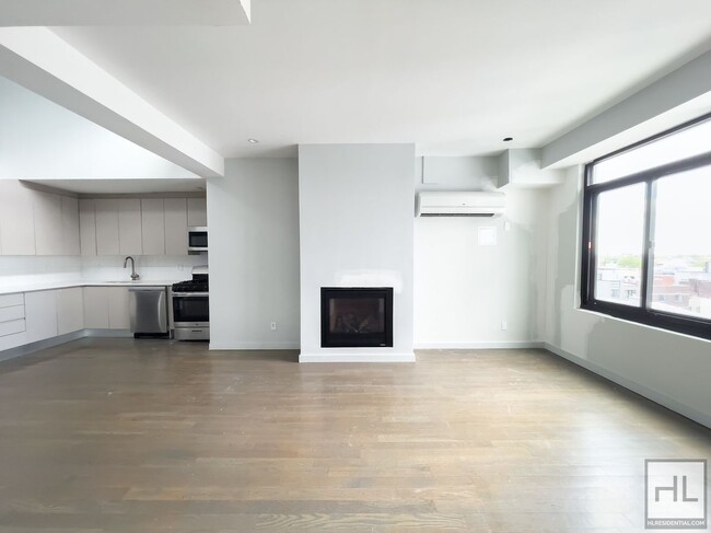Foto del edificio - Bushwick Avenue / Expansive Spacious 2 Bed...