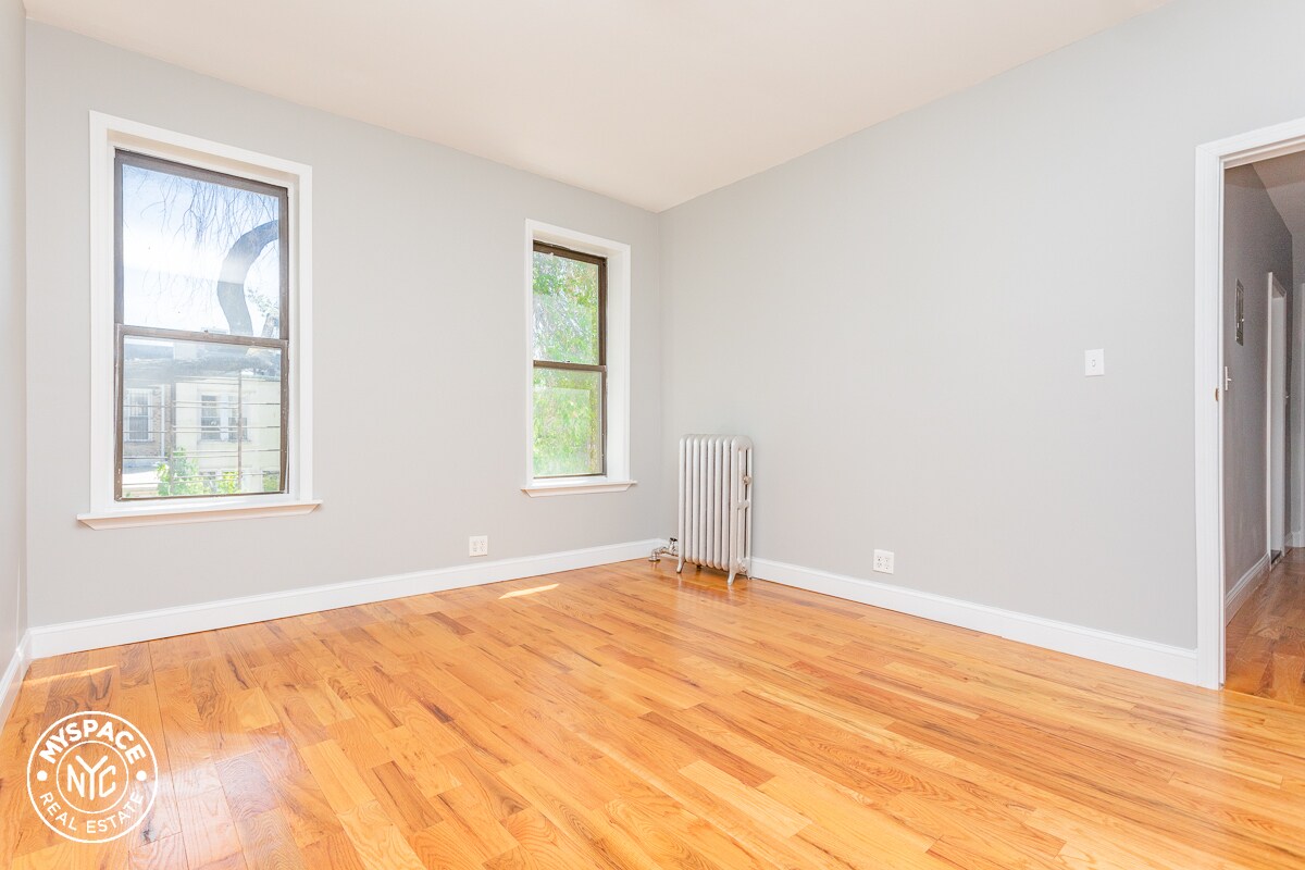 Primary Photo - 270 Parkside Ave