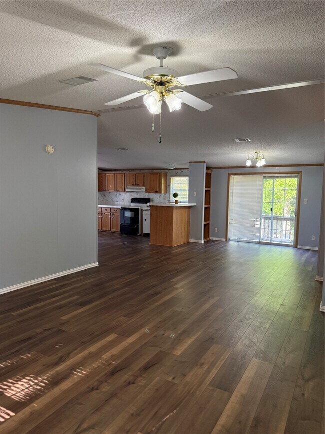 Foto del edificio - 13556 Needham Pl