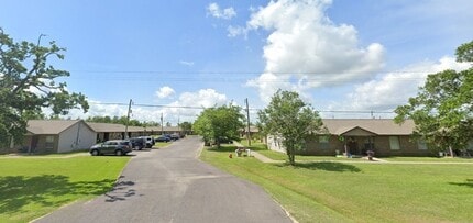 Building Photo - 815 E Russell Ave