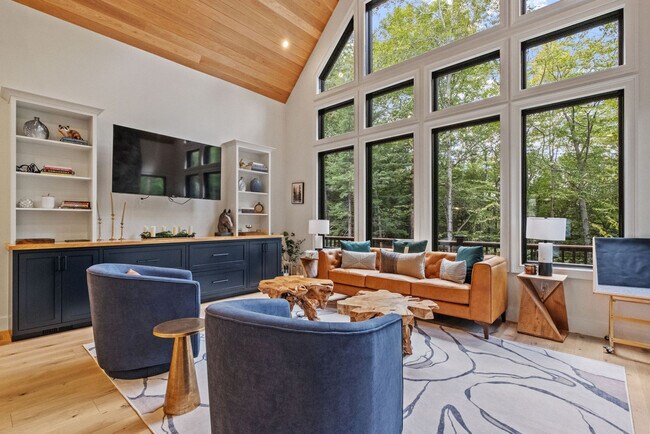 Foto del edificio - 108 Crooked Mountain Rd