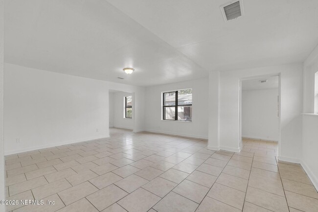 Foto del edificio - 1830 W 27th St