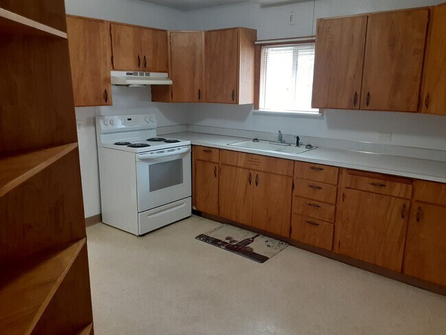 Building Photo - 2 Bedroom 1 Bath House