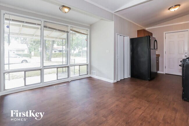 Foto del edificio - 16759 Artesian Ave
