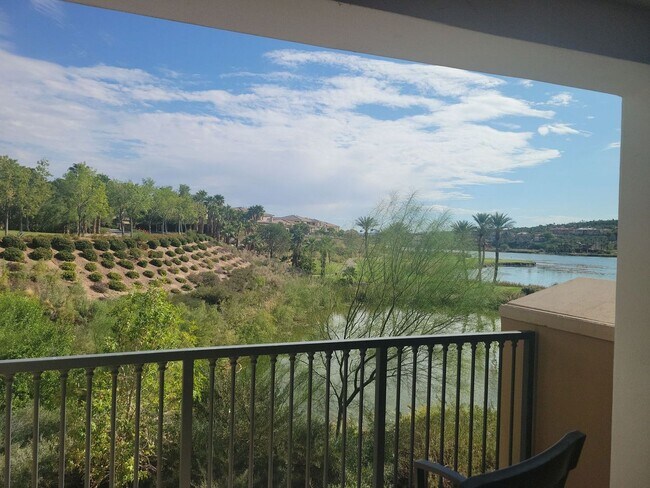 Building Photo - Stunning studio in Lake Las Vegas