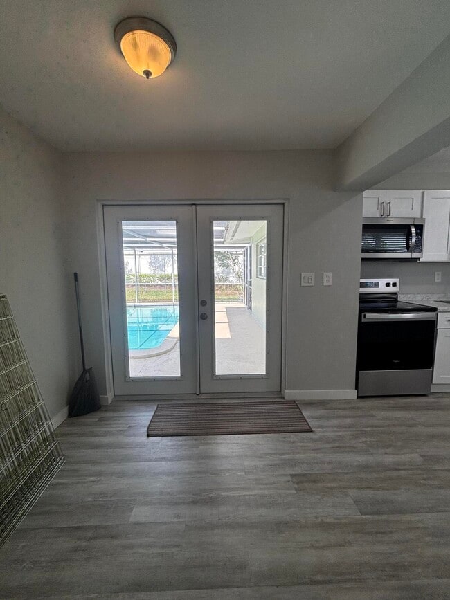 Building Photo - 9109 Bamboo Dr