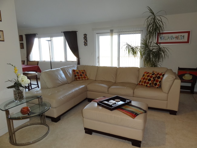 Foto del edificio - 363 Meadowlark Rd