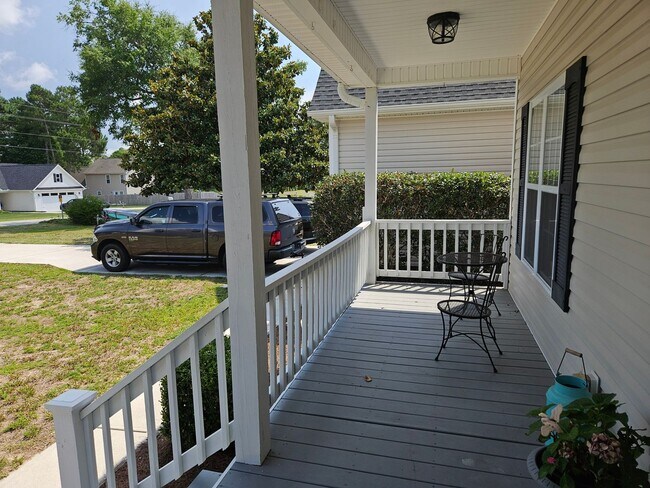 Foto del edificio - 3 bedroom, 2 bath home w/ FROG - Chadwick Shores Community Sneads Ferry