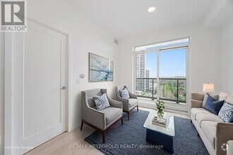 Building Photo - 5105-5105 Hurontario St