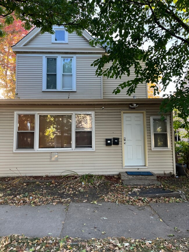 Building Photo - 3016 Harriet Ave