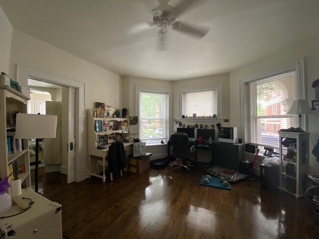 Foto del edificio - 419 Warren Crescent