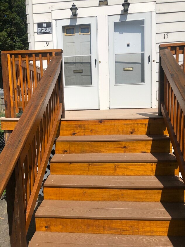 Front Entrance - 17 Auburn St