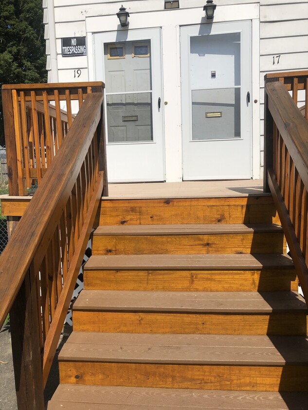 Front Entrance - 17 Auburn St