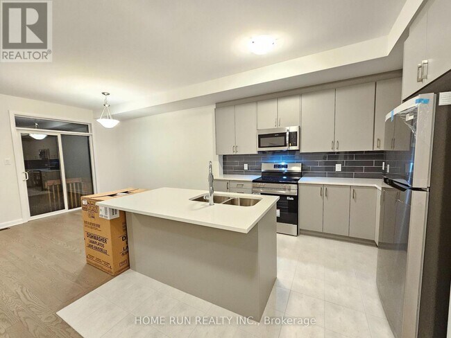 Building Photo - 948 Eileen Vollick Cres