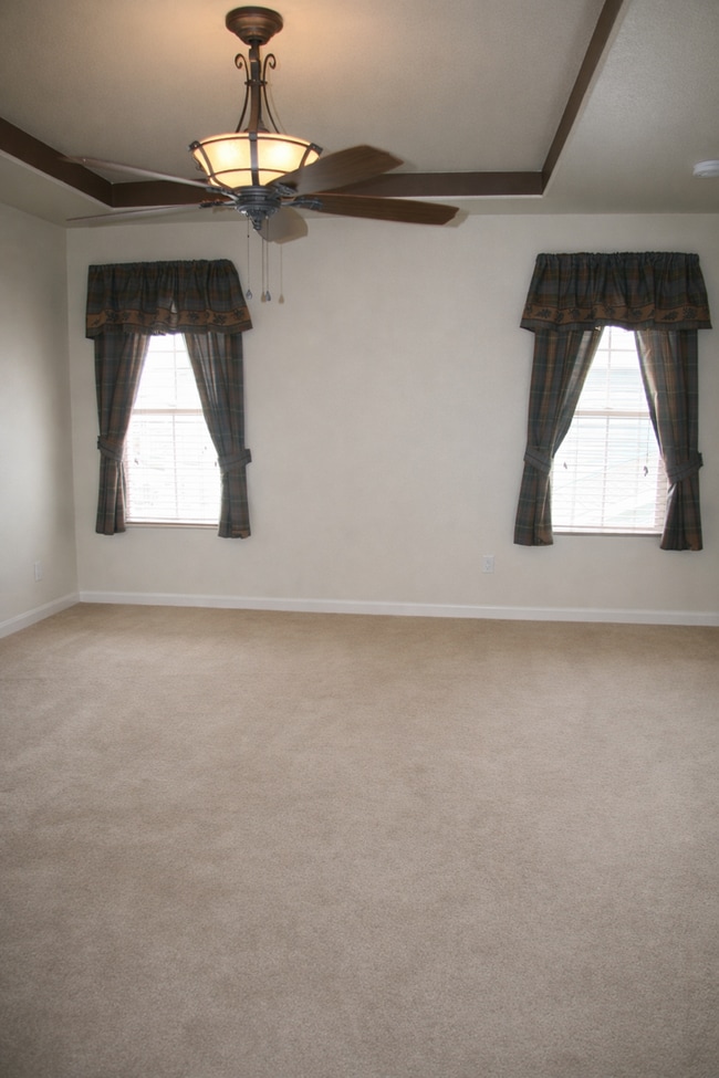 Building Photo - Beautiful 3 Bedroom House Close to Powers and Dublin!