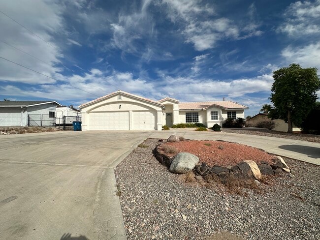 Building Photo - 3036 Ranchero Dr