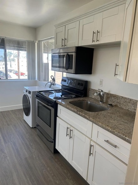 Building Photo - 3742 Sixth Ave