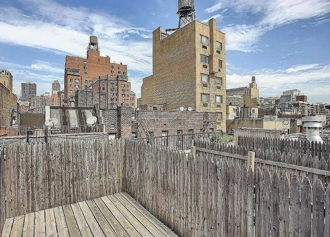 Building Photo - 219 E 28th St