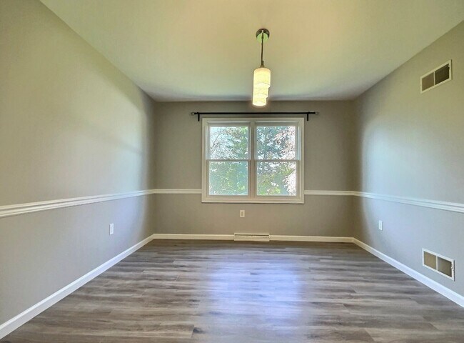 Foto del edificio - 46 White Oak Blvd